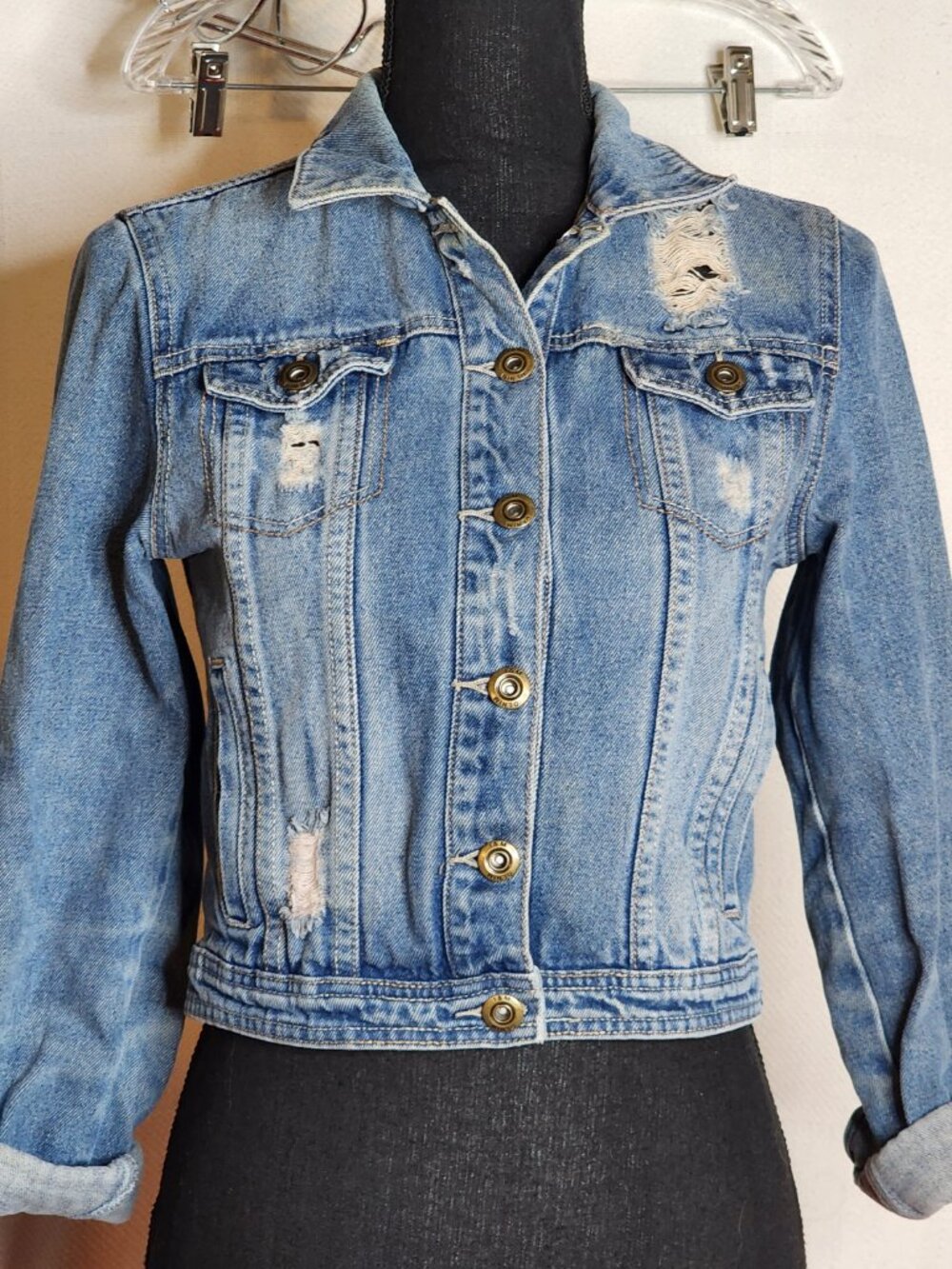 I & M Jeans Medium Wash Distressed Two Pocket Cotton Cropped Jean Jacket Size M
